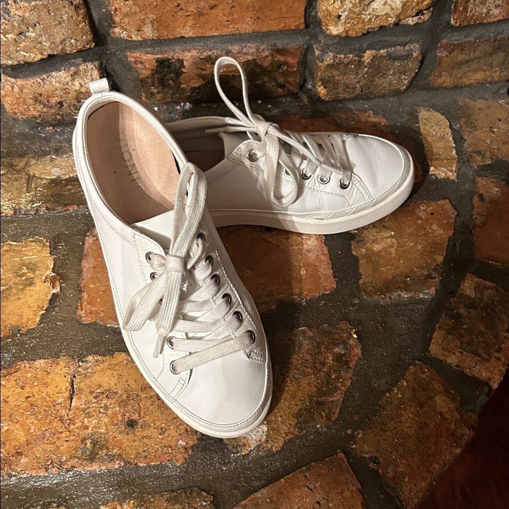 Vionic White Leather Lace-Up Sneakers